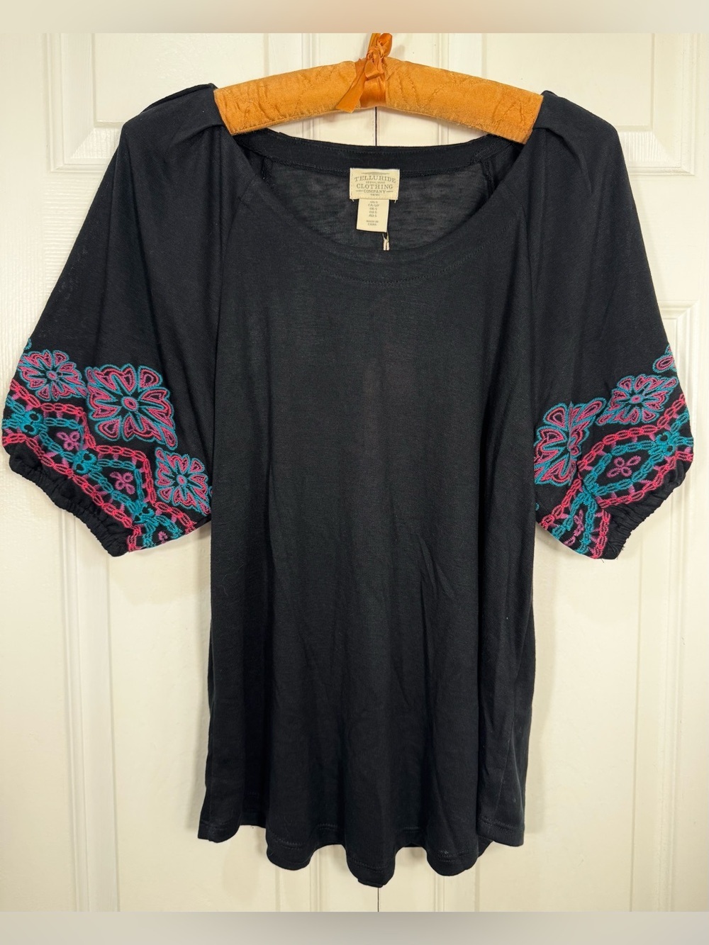 Telluride Clothing Company Black Boho Embroidered Puff Sleeve Top NWT Size Small